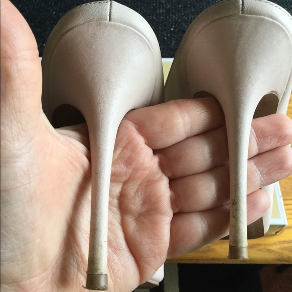 MICHAEL KORS NUDE PINK HEELS - Picture 5 of 8